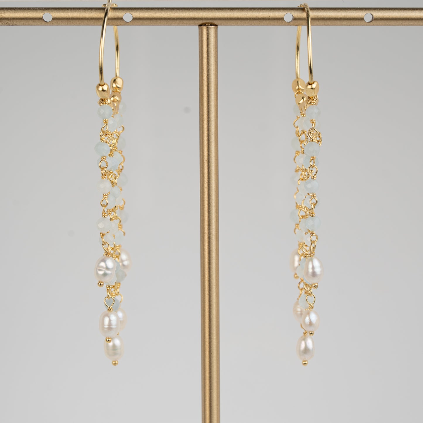 EARRINGS GP HOOP W/ PEARLS