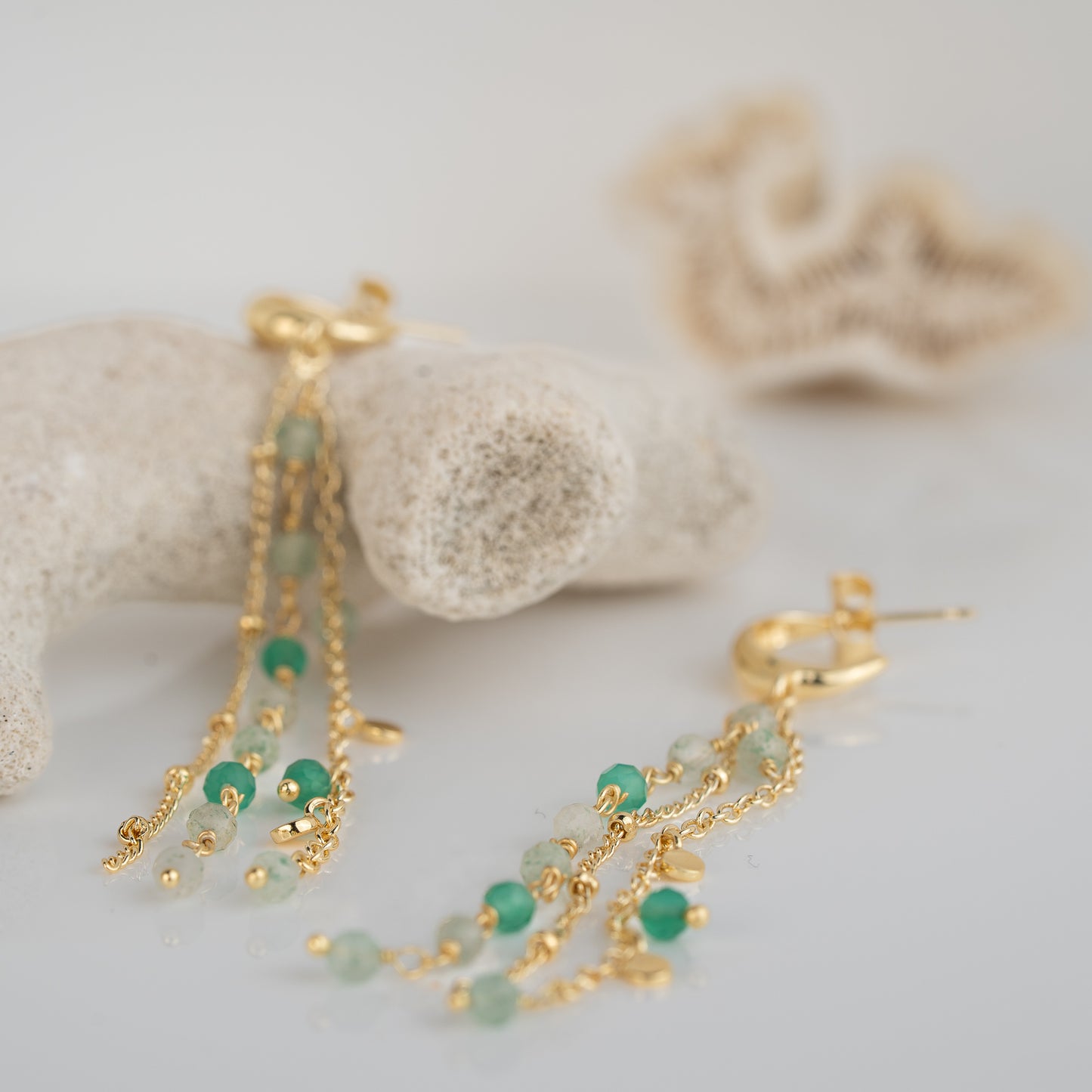 EARRINGS GP HOOP GRN GEMS