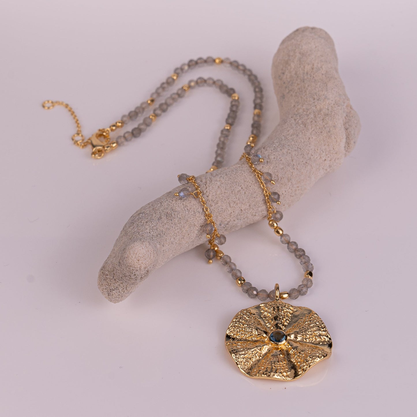 PENDANT GP NECKLACE W/ GEMS