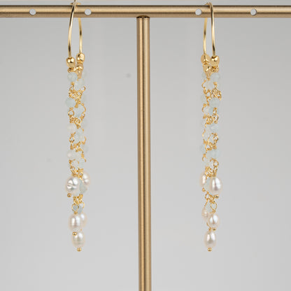 EARRINGS GP HOOP W/ PEARLS
