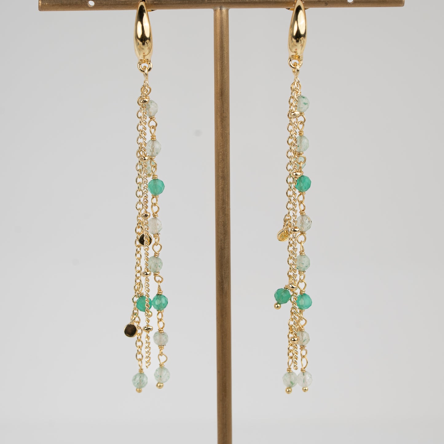 EARRINGS GP HOOP GRN GEMS